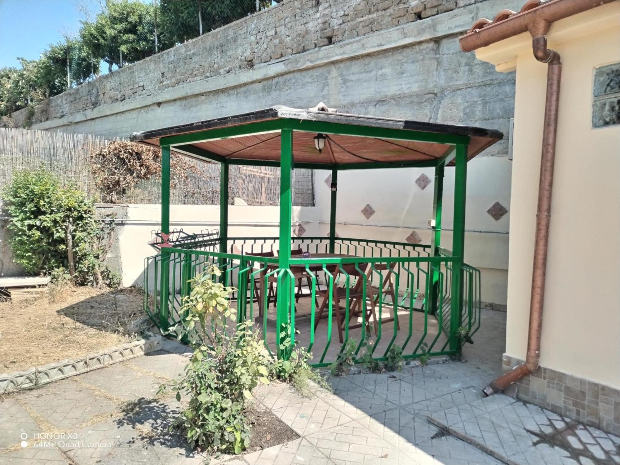 B&B Civitavecchia La Casetta Con Giardino Exteriör bild