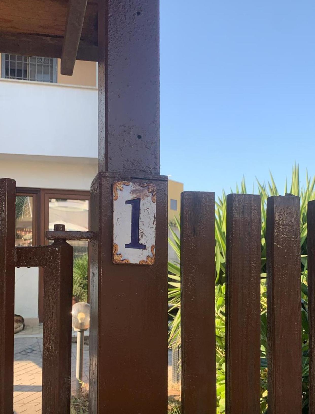 B&B Civitavecchia La Casetta Con Giardino Exteriör bild